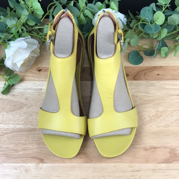 Gentle Souls by Kenneth Cole Yellow Leather Gisele Wedge Sandals 9.5M - Picture 2 of 8